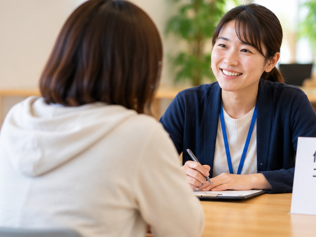 終了後にスタッフへ個別に相談する参加者の様子