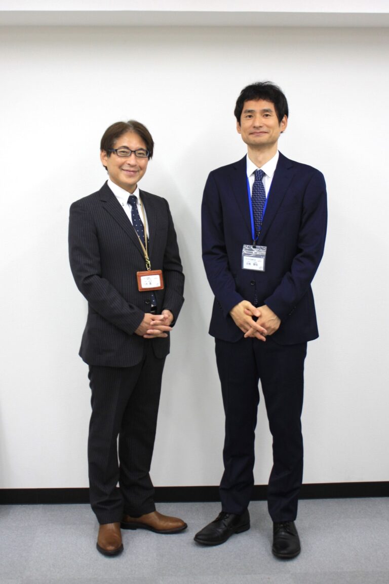 アイ・ワークスのスタッフの小池と八木
